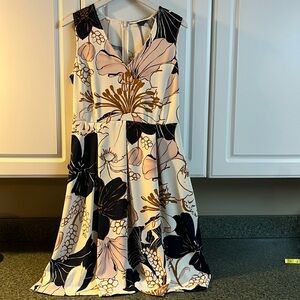 AnnTaylor sleeveless dress
Size: six
Color: midnight navy/cream/gold/mauve